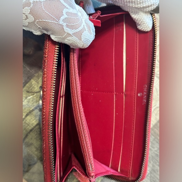 Chanel Shiny Matelasse Quilted Caviar Red Zip long Wallet - Picture 6 of 17